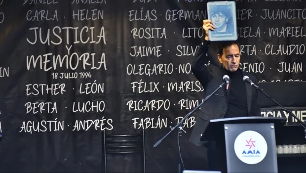 El presidente de la AMIA criticó a la Justicia y recordó que el atentado fue planificado por Irán