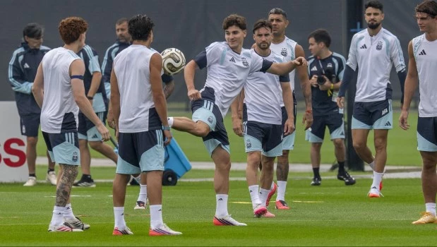 La selección a puro entrenamiento y Scaloni evalúa hacer cambios en el once