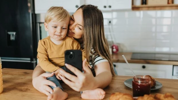 La infancia bajo asedio: cómo la presión social y el estrés crónico reconfiguran el cerebro