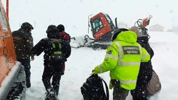 Ya son 30 los rescatados por un histórico temporal de nieve en la alta montaña mendocina