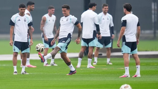 Scaloni hace tres cambios en la formación titular