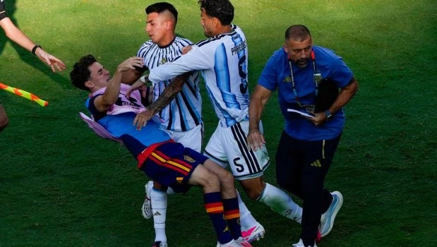 El tumulto del final podría acarrearle problemas a la Selección.