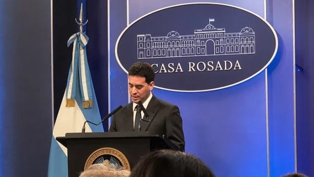 Ravier desmintió la frase “país bananero”, negó críticas a Messi y al plantel por la bandera sobre Malvinas