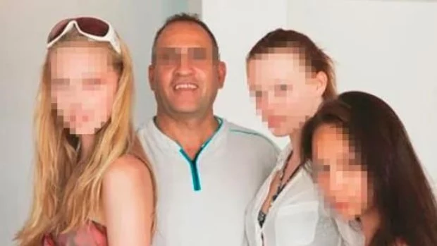 Hallan muerto cerca de París a un cazatalentos de modelos francés acusado de reclutar mujeres para Epstein