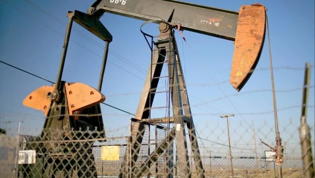 El barril de brent sube 6 dólares en menos de 24 horas y alcanza de nuevo los 100 dólares