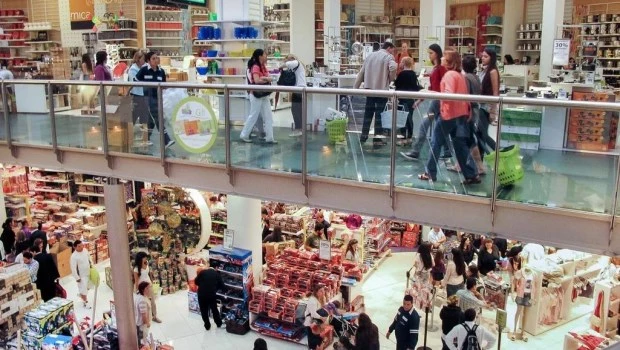 La confianza del consumidor se desplomó más de 12% en julio