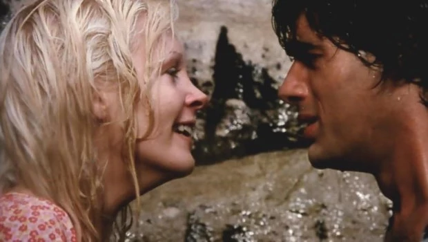 Marina Magalí y Juan José Camero en una escena de Nazareno Cruz y el lobo.