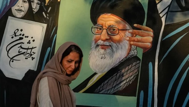 Irán dice que sus ataques contra intereses de EE.UU. seguirán hasta la rendición total