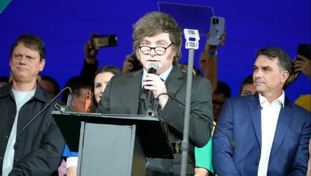 Rotundo apoyo de Milei a la candidatura presidencial de Flávio Bolsonaro en Brasil