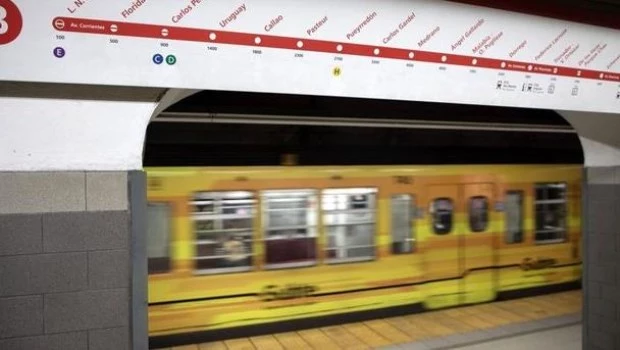 Operativo en la estación Malabia del subte B por un hombre que murió arrollado