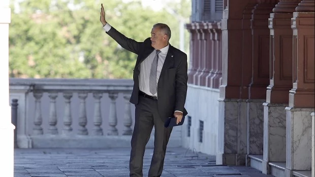 Jaldo se diferencia de Milei y desdobla las elecciones provinciales en Tucumán