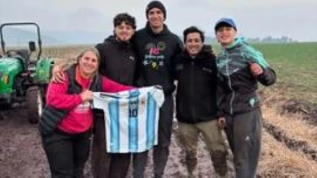 Vecinos de Sierra de los Padres auxiliaron al Dibu Martínez tras quedar varado con su camioneta