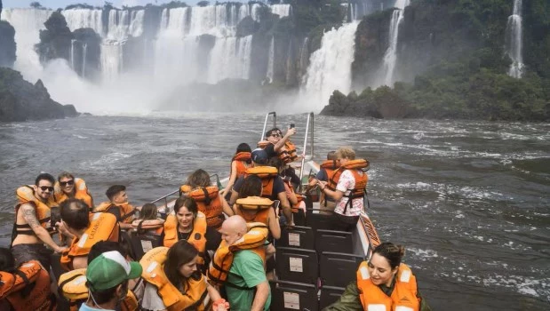 Cataratas: un turista neerlandés murió tras darse vuelta una lancha del lado brasileño