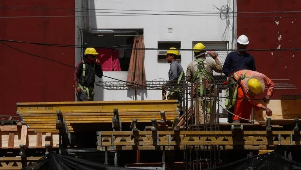 Cayó más de un 6% la inversión en junio, según un estudio privado