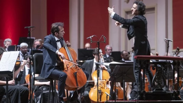 Alejo Pérez debutó con pulso firme al frente de la Orquesta Estable.
