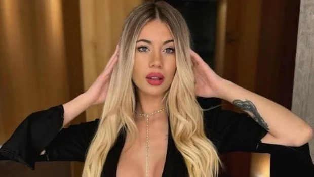 El momento en que Candela Arizaga caminó por las calles de Belgrano tras denunciar a Facundo Moyano