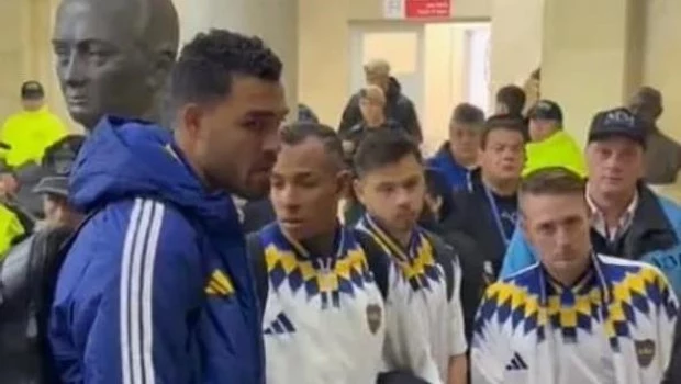 Álvaro Montero, Sebastián Villa, Ángel Romero y Santiago Ascacíbar se quedaron fuera del micro.