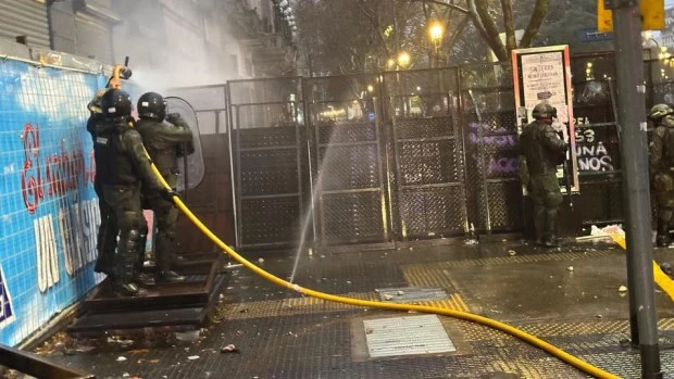 Incidentes frente al Congreso: detenidos durante la protesta contra la Ley de Propiedad Privada
