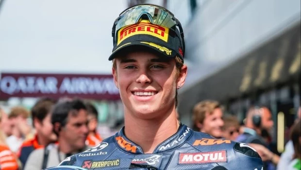 Valentín Perrone volvió al podio en Moto3 y fue tercero en el GP de Gran Bretaña