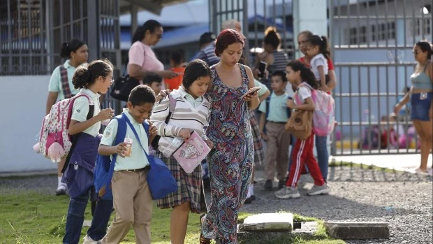 Evacúan edificios y hospitales en Panamá por el sismo con epicentro en Colombia