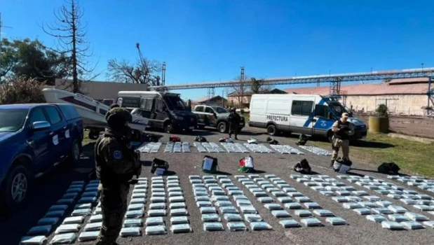 Golpe al narcotráfico: cinco detenidos y casi 500 kilos de cocaína incautados en el río Paraná