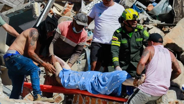 Colombia busca a desaparecidos tras el terremoto que mató a más de 180 personas