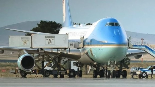 Trump cambió de avión tras la cumbre de la OTAN en Turquía oculto en un contenedor de 'catering' por una amenaza de Irán