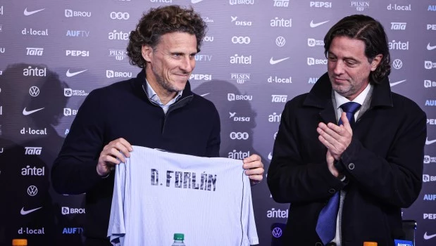 Diego Forlán asumió como DT de la Selección uruguaya