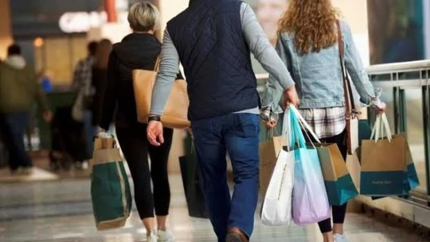 El consumo privado descendió 1,2% interanual en julio
