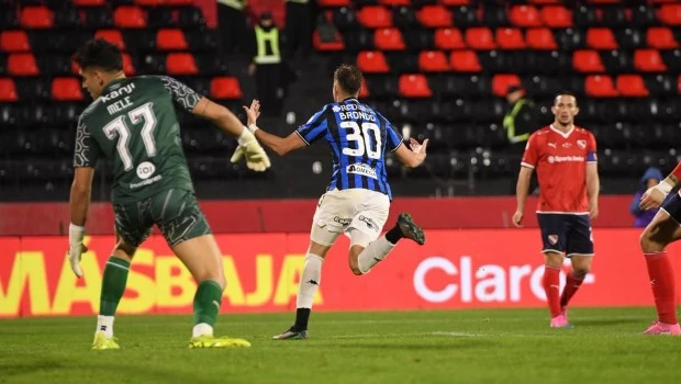 Atlético Tucumán goleó a Independiente y se instaló en los cuartos de final de la Copa Argentina