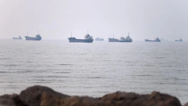 Irán asegura que controla Ormuz y acusa a Estados Unidos de mentir