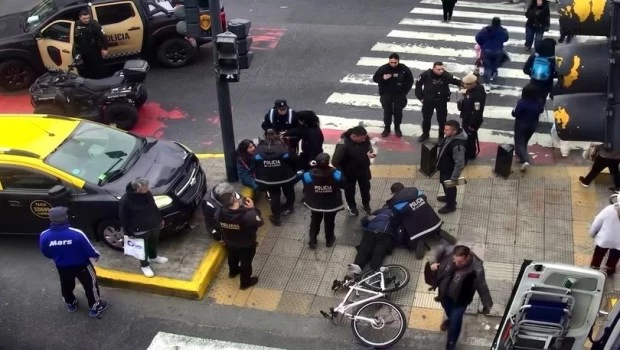 Grave accidente en Flores: un taxi atropelló a tres peatones