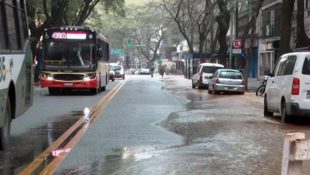Caballito: sigue el caos en las calles bajo agua por trabajos de AySA