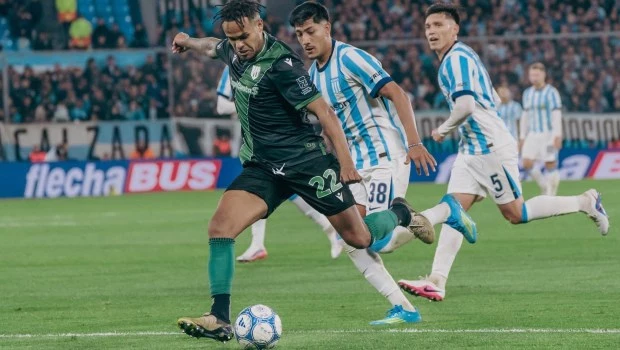 Racing sufrió su tercera derrota consecutiva y se fue silbado