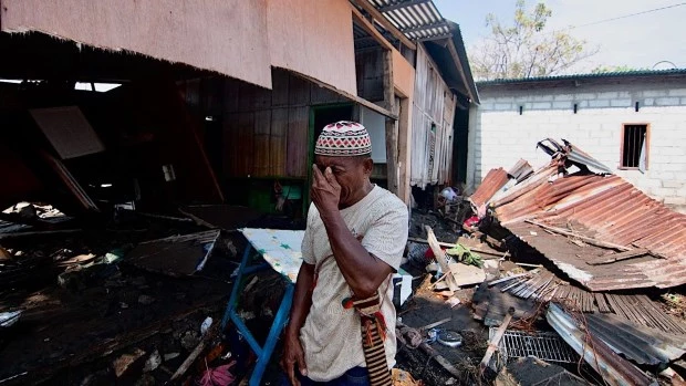 Cerca de medio centenar de muertos y 2.000 evacuados tras un terremoto de 7,7 en Indonesia