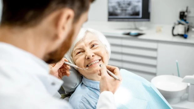 La salud bucal en la tercera edad: la gran olvidada que impacta en la calidad de vida