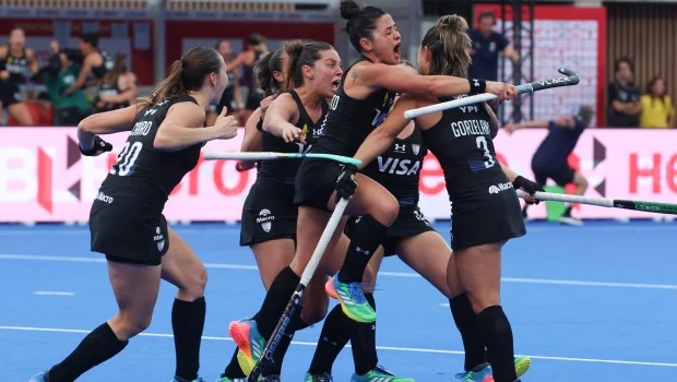 El desahogo final del equipo argentino, que encontró el triunfo ciando las piernas ya pesaban.