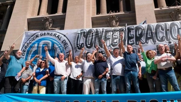 La CGT reclama al Gobierno discutir presencialmente el salario mínimo ante el deterioro de ingresos