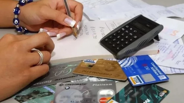 Se frenó la suba en la morosidad en bancos y tarjetas pero sigue siendo alta