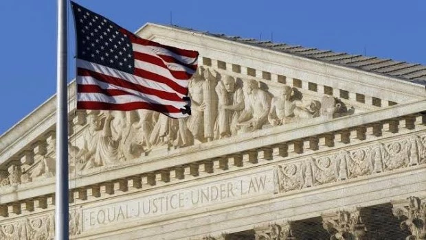Un tribunal federal invalidó la suspensión de visas ordenada por Trump para 75 países