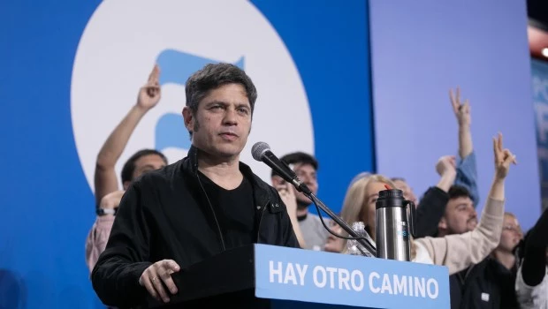 Kicillof encabezó un plenario en Santa Fe y pidió “construir la victoria en 2027”