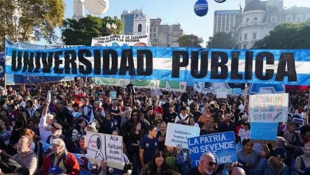Docentes universitarios paran 48 horas contra el Gobierno por fondos y salarios