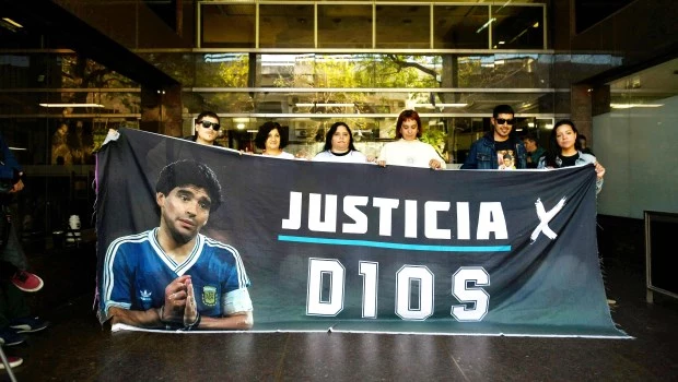Una prepaga admitió un error en los estudios de Maradona y su padre y explicó los motivos