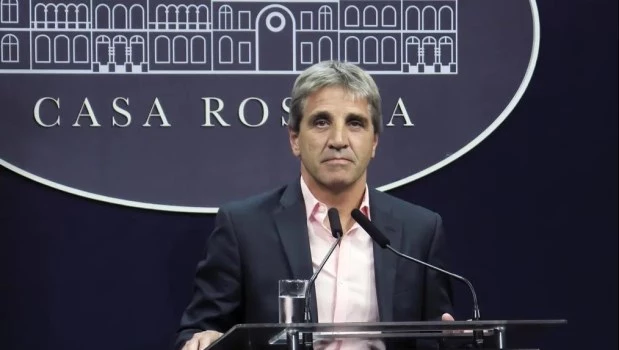 Luis Caputo anunció un plan para fomentar los créditos hipotecarios con fondos de Anses