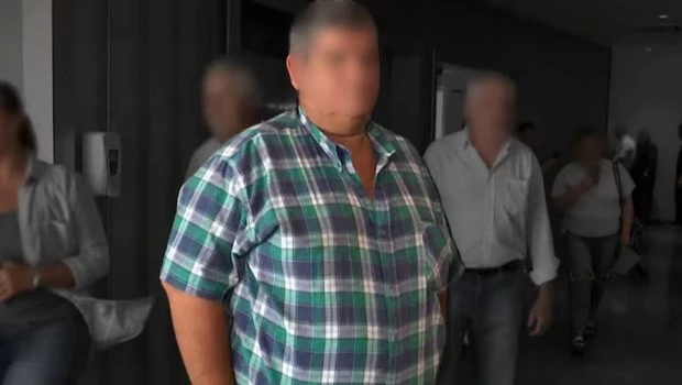 Entre los detenidos figura José Aníbal Ricardo Villarreal, quien mantenía vínculos laborales con el legislador Ernesto Ramón Flores.