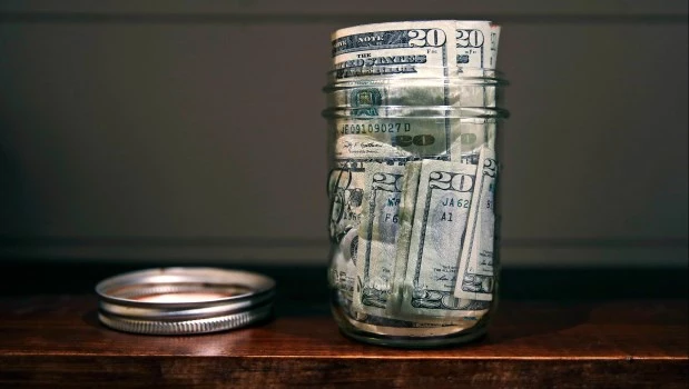 Riesgo país en alza, pero el dólar contenido