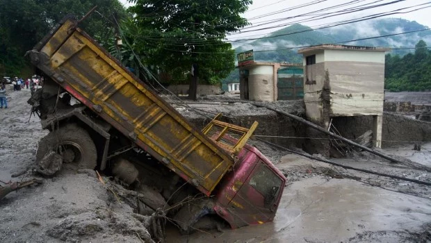 Reportan más de 390 muertos y 1.400 desaparecidos por las inundaciones en Nepal