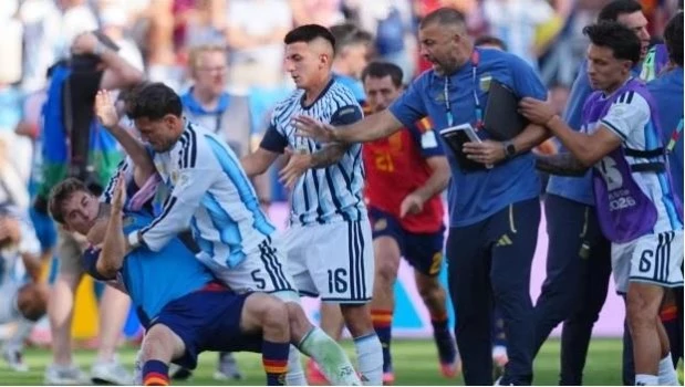 La FIFA aceptó el pedido de la AFA y Paredes y Molina podrán cumplir sus sanciones en amistosos