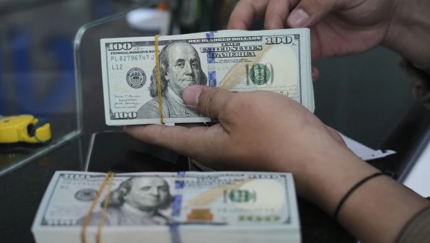 El dólar mayorista cerró la semana con una nueva alza