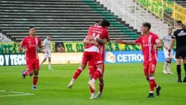 Argentinos Juniors remonta ante Aldosivi y se afianza como puntero